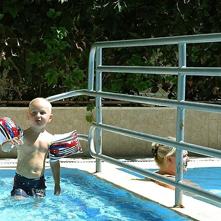 Kardelen Apart Hotel מלון דירות אלאניה